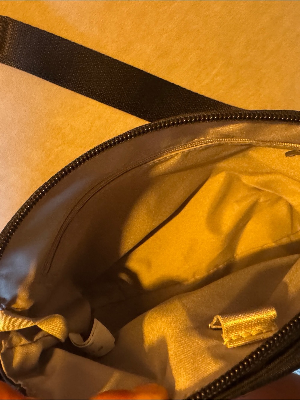 Black Baggallini Coastal Flip Lock Crossbody Bag - Picture 6 of 11